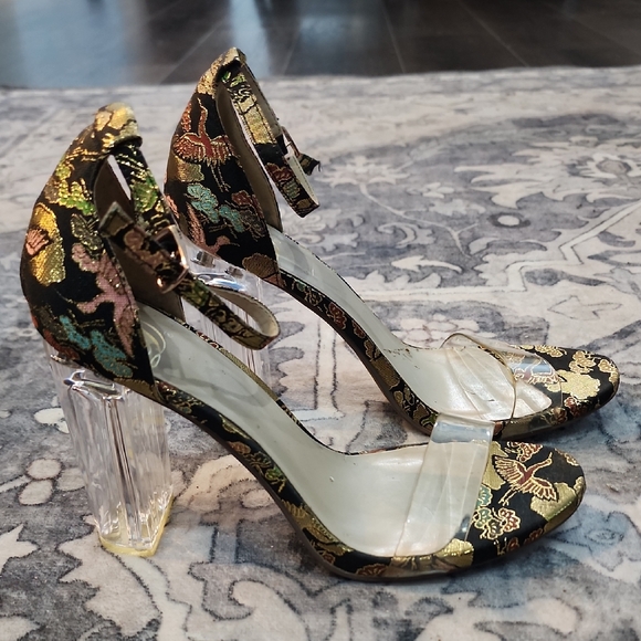 Delicious Shoes - Delicious Black and Gold Patterned Heels